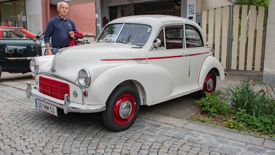 morris-minor-white