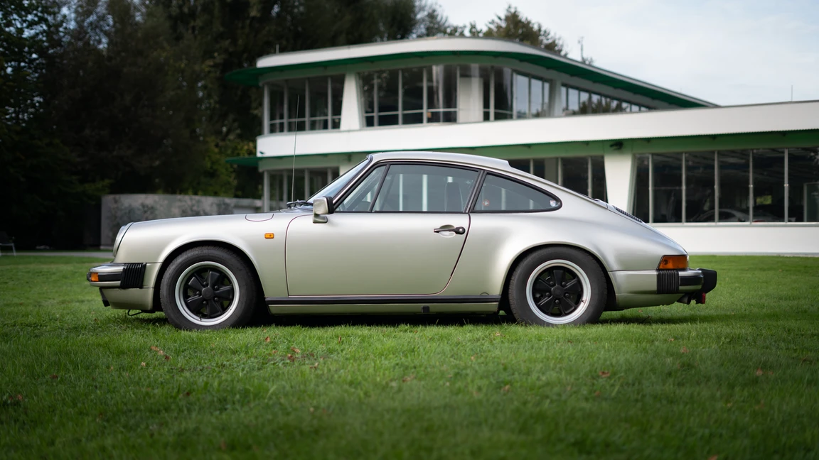 Porsche-Carrera-911-G-1984-L008