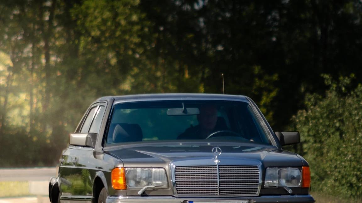 Mercedes im Sonnenlicht Mercedes im Sonnenlicht
