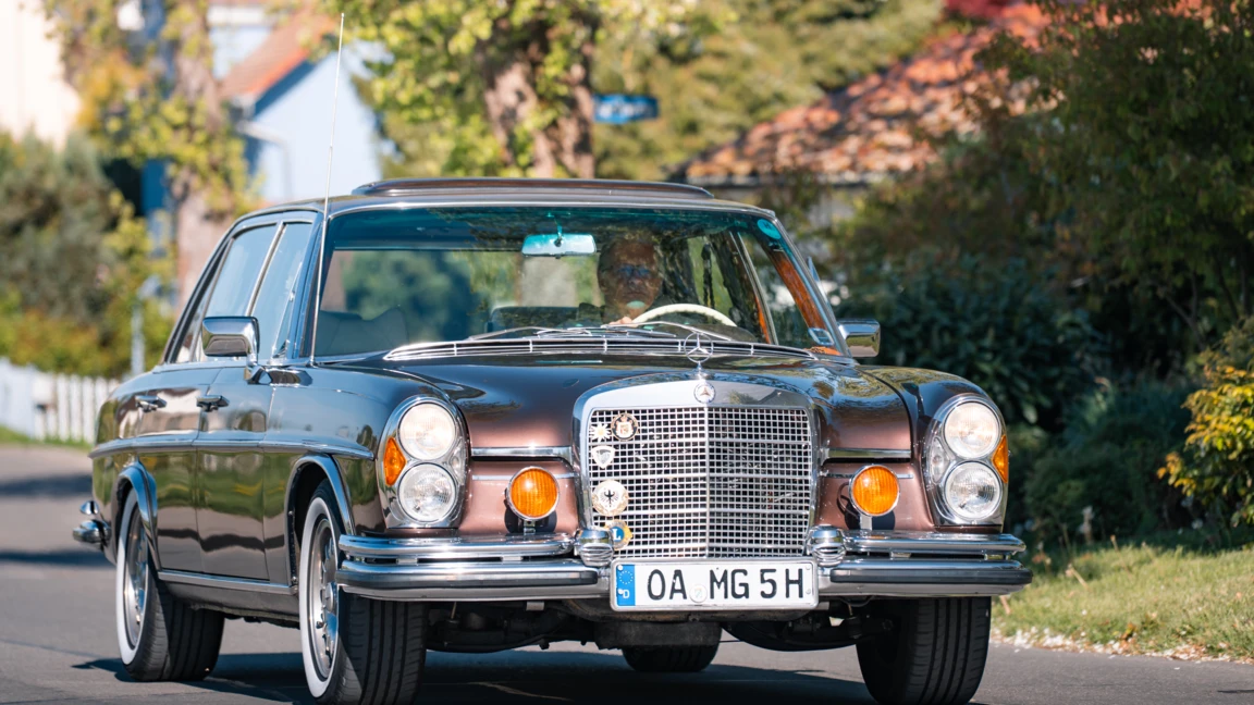 Mercedes-Benz Oldtimer am Stra&szlig;enrand bei Wasserburg 2026