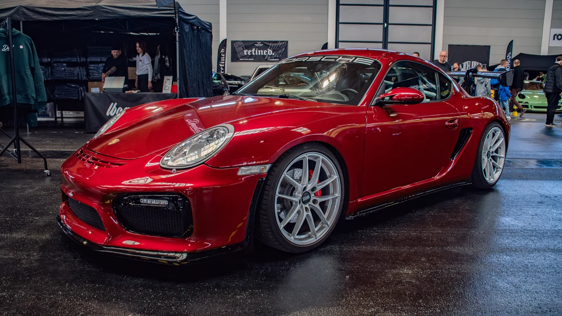 porche-red porche-red