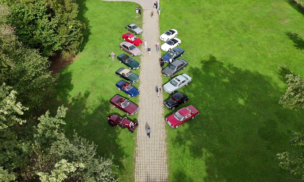felix-wankel-institut-lindau-fahrzeuge-aus-der-luft felix-wankel-institut-lindau-fahrzeuge-aus-der-luft