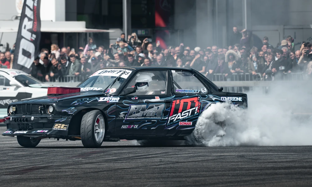 BMW driftet bei der Tuning World Bodensee 2026 in Friedrichshafen