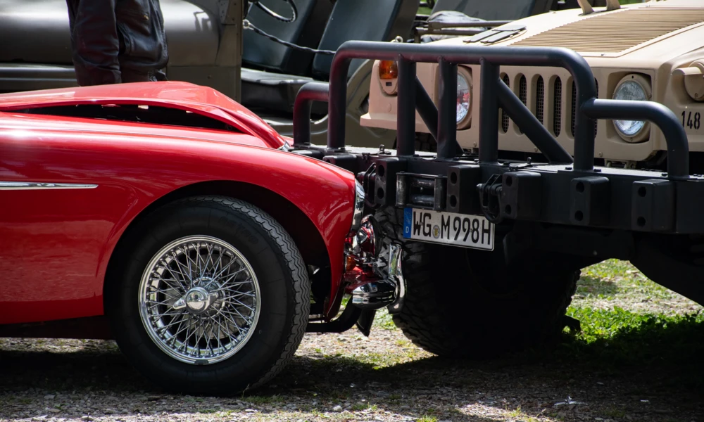 austin-vs-hummer austin-vs-hummer