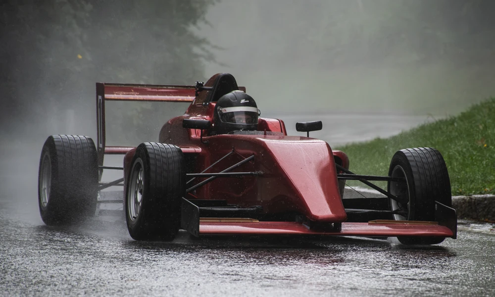 eichenberg-rennslalom2026-rennwagen-im-nebel eichenberg-rennslalom2026-rennwagen-im-nebel