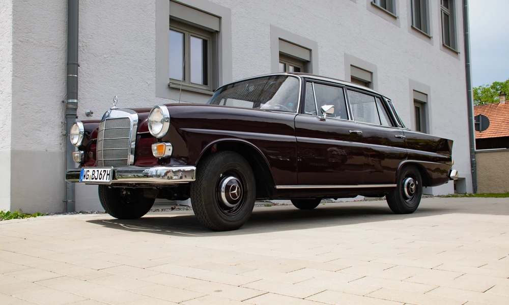 mercedes-limusine