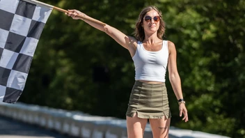 Glemseck101-FlagGirl-Thumpnail