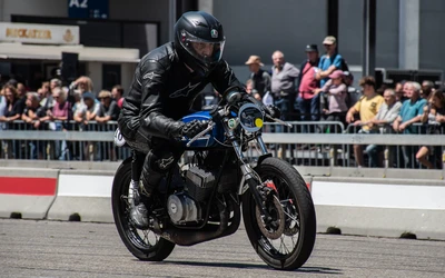 Fahrer auf einem Motorrad beim Beschleunigen auf der Klassikwelt Bodensee 2026