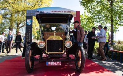 Oldtimer auf dem roten Teppich beim Oldtimertreffen Wasserburg 2026