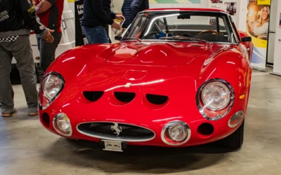 Roter Ferrari bei der 19. Oltimer Messe St.Gallen, Frontansicht