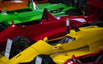 Rennwagen in verschiedenen Farben, Automuseum L&ouml;mmenschwil, Schweiz