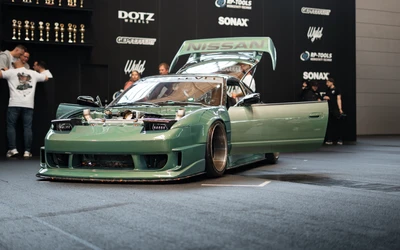 Nissan Fahrzeug mit offenen T&uuml;ren auf der Tuning World Bodensee 2026