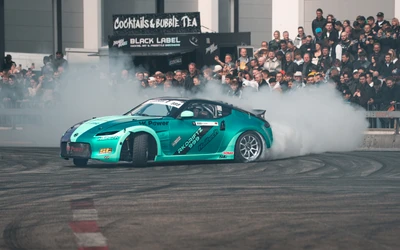 Gr&uuml;nes Tuning-Auto driftet auf der Tuning World Bodensee 2026