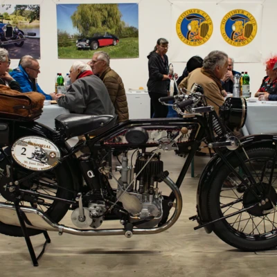Oldtimer-Motorrad mit Transporttasche auf der Oltimer Messe St.Gallen