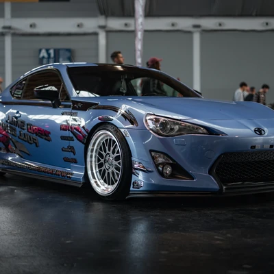 Toyota GT86 in blauer Lackierung mit Zubeh&ouml;r auf der Tuning World Bodensee 2026