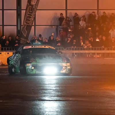 Driftende Auto bei der Drift & Beatz Show auf der Tuning World Bodensee 2026