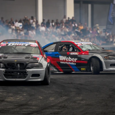 Zwei BMW Drift-Fahrzeuge in Aktion w&auml;hrend der Tuning World 2025