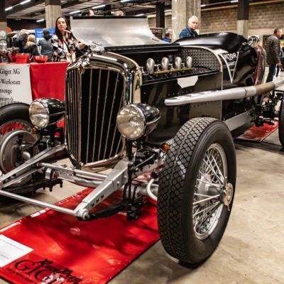 Historisches Fahrzeug auf der 19. Oldtimer Messe St. Gallen