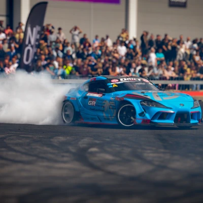 Toyota GR Supra driftet auf der Tuning World 2025 in Friedrichshafen