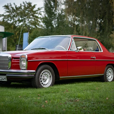 Mercedes-Coup&eacute;-1972-L009
