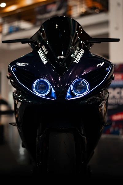 Yamaha R1 Motorrad mit charakteristischer Frontansicht auf der Motorradwelt 2026