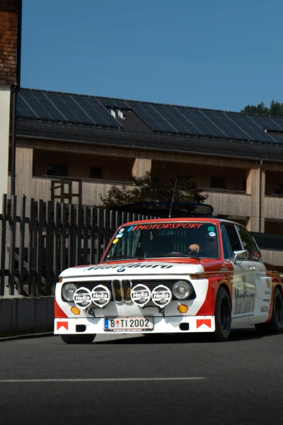 BMW 2002 Rennwagen in Aktion beim Oldtimertreffen Langen 2025