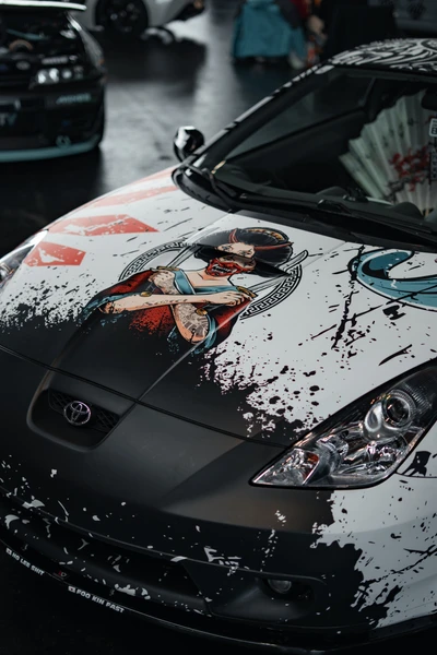 Toyota mit auff&auml;lliger Lackierung und k&uuml;nstlerischem Design auf Tuning World Bodensee 2026