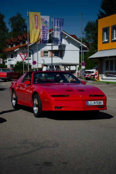 Roter Pontiac Firebird bei American-Dream-V8 Treffen in Lindenberg