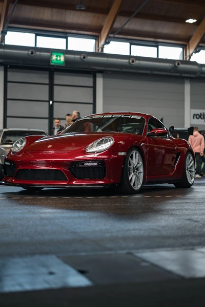 Roter Sportwagen auf der Tuning World Bodensee 2026 in Friedrichshafen.