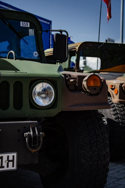 Nahaufnahme eines milit&auml;rischen HMMWV (Humvee) auf dem American-Dream-V8 Treffen