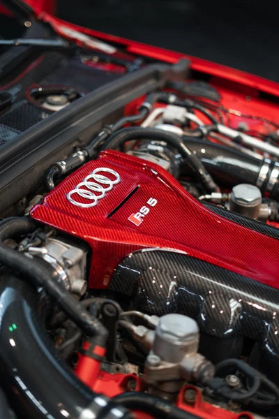 Detailaufnahme des Audi RS5 Motors auf der Tuning World Bodensee 2026