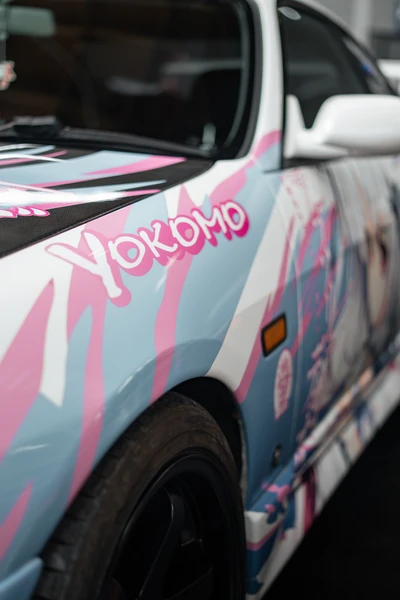 Auto mit Yokomo-Design auf der Tuning World Bodensee 2026 in Friedrichshafen