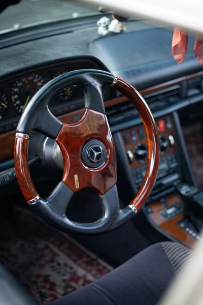 Mercedes-S-Klasse-W126-1983-L012