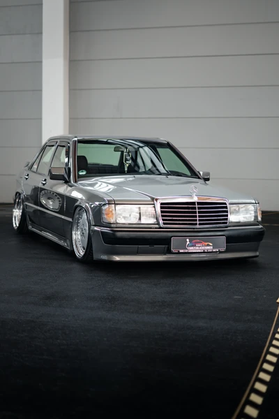 Mercedes-Benz W124 auf der Tuning World Bodensee 2026 in Friedrichshafen