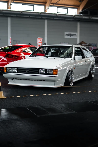Wei&szlig;er Volkswagen auf der Tuning World Bodensee 2026 in Friedrichshafen