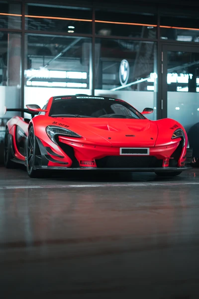 McLaren P1 in roter Lackierung in der Motorworld M&uuml;nchen