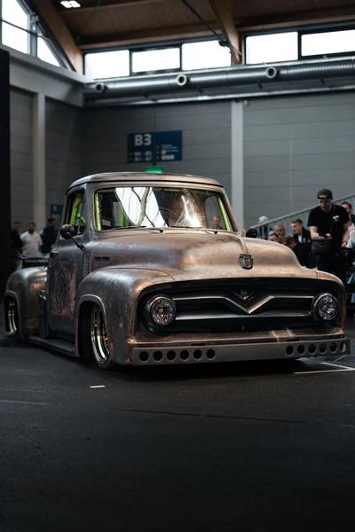 Oldtimer Pickup auf einer Tuning-Messe in Friedrichshafen Oldtimer Pickup-Truck auf der Tuning World Bodensee 2026 in Friedrichshafen