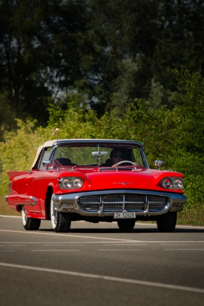 Roter Oldtimer Sonnenlicht Roter Oldtimer Sonnenlicht