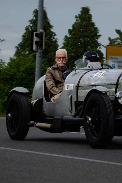 Stilvollster-Oldtimer-Fahrer Stilvollster-Oldtimer-Fahrer