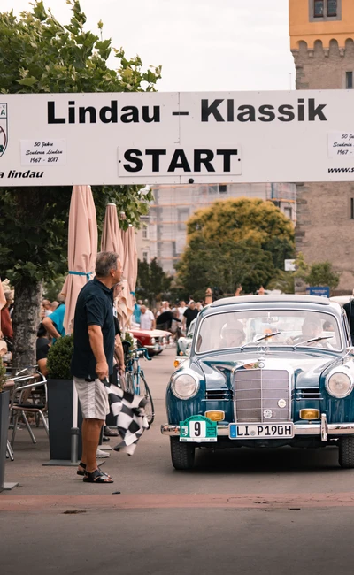 Klassischer Mercedes-Benz auf der Lindau-Klassik Rallye am Start