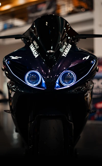 Yamaha R1 Motorrad mit charakteristischer Frontansicht auf der Motorradwelt 2026