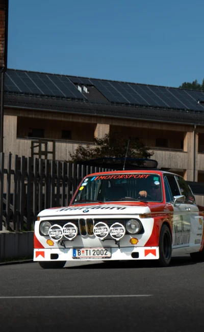 BMW 2002 Rennwagen in Aktion beim Oldtimertreffen Langen 2025