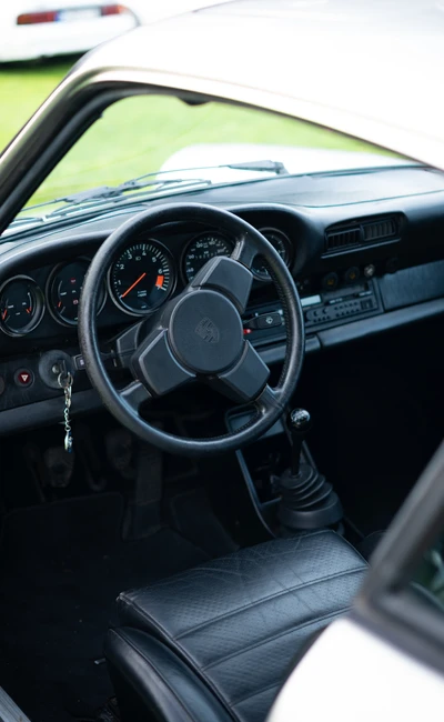 Porsche-Carrera-911-G-1984-L012