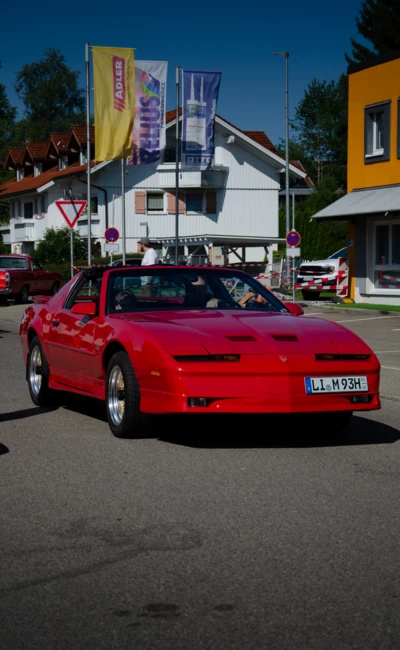Roter Pontiac Firebird bei American-Dream-V8 Treffen in Lindenberg