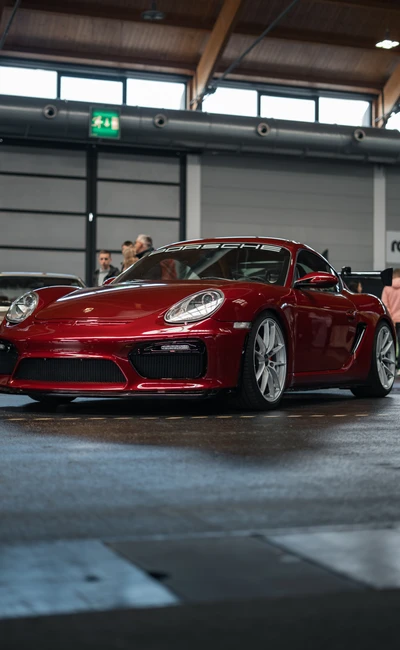 Roter Sportwagen auf der Tuning World Bodensee 2026 in Friedrichshafen.