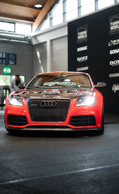 Rote Audi RS7 Limousine mit modifiziertem Look auf der Tuning World Bodensee 2026