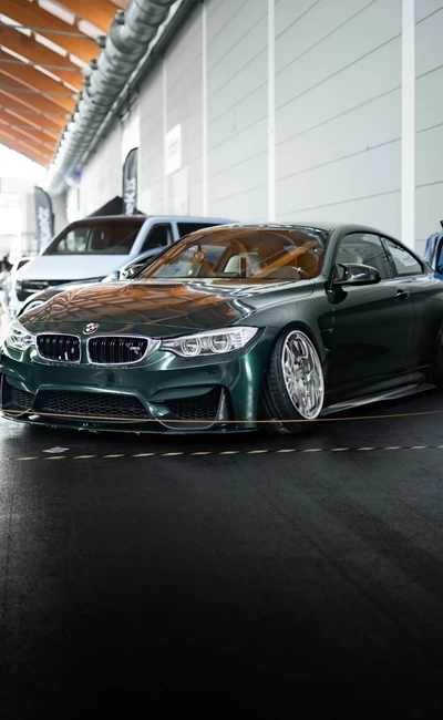 BMW M4 in gr&uuml;n auf der Tuning World Bodensee 2026 in Friedrichshafen