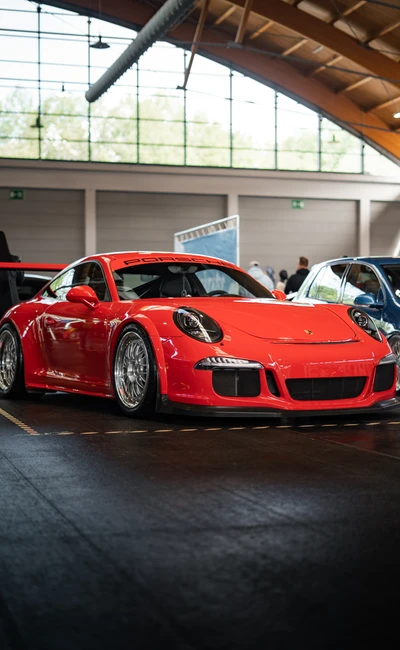 Roter Porsche 911 GT3, Tuning World Bodensee 2026, Ausstellungshalle
