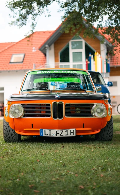 BMW Alpina in orange, aufgenommen auf der Lindau-Klassik Rallye