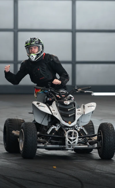 Fahrer auf einem Quad w&auml;hrend der Motorradwelt 2026 Messe in Friedrichshafen